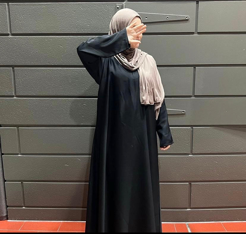 Basic Abaya - Black (with pockets)